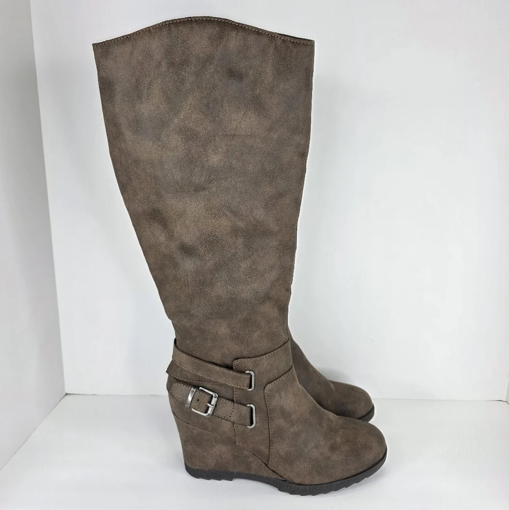 American RAG Womens Cushioned Buckle Slip Resistant Kyle Round Toe Wedge Size 7M